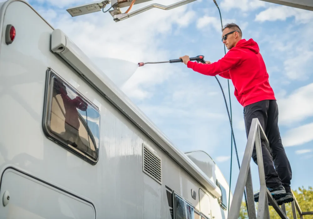 post-season-rv-washing-2023-11-27-04-55-20-utc